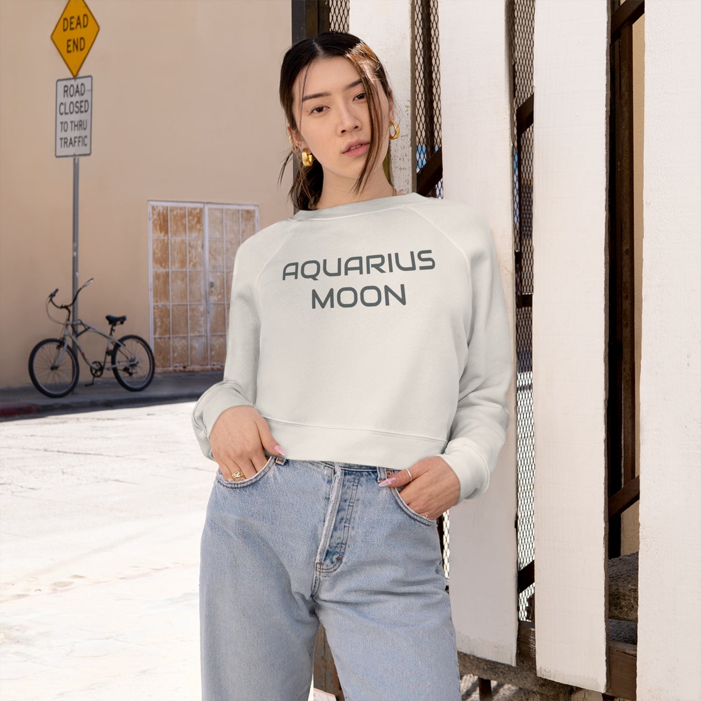 Aquarius Moon Women's Cropped Fleece Pullover